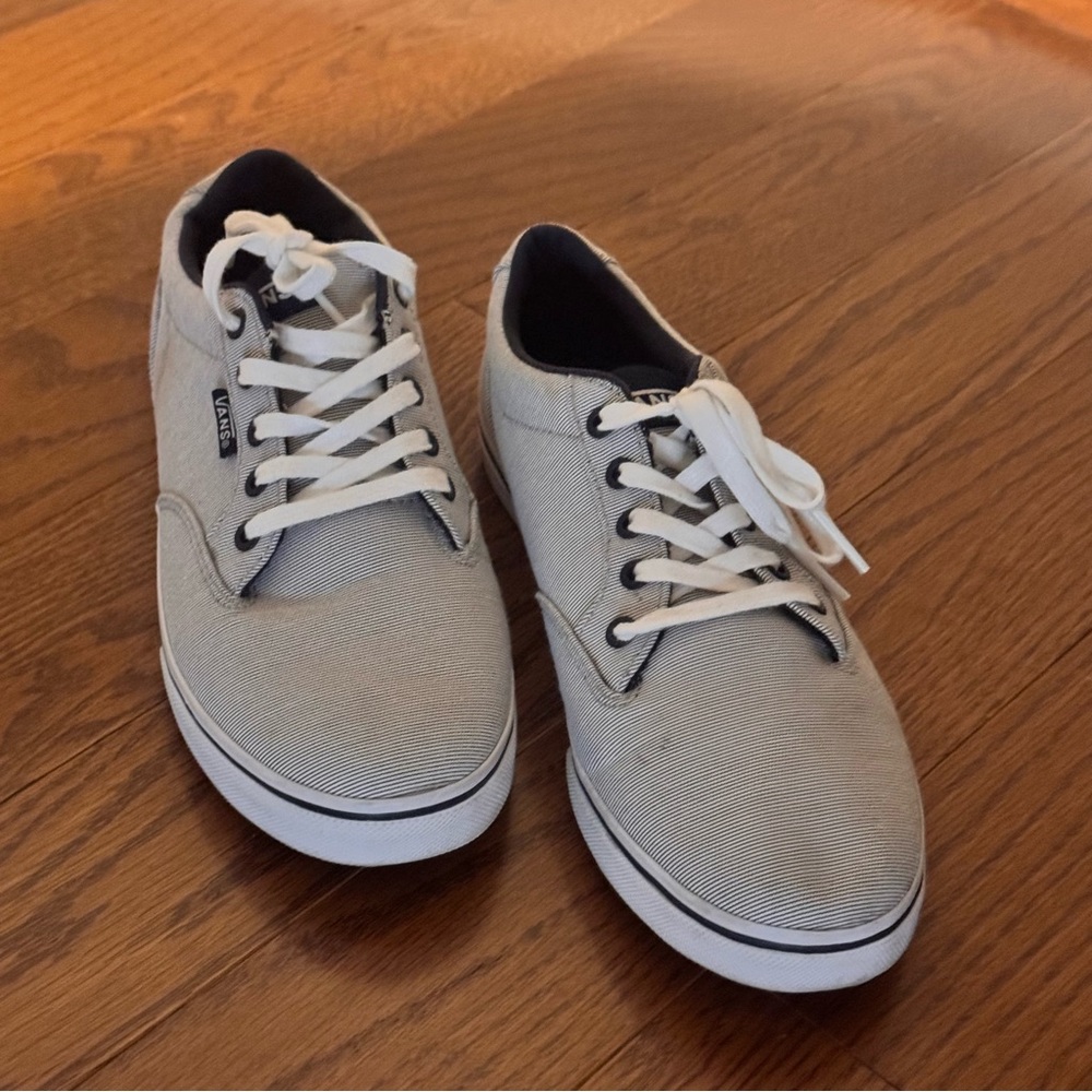 Woman’s Vans Atwood Sneakers Navy Pinstriped Size 7.5